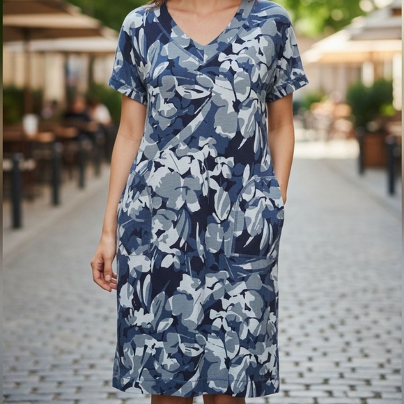 Chico's - NWT, Shift Dress W/ Short Sleeves, V-Neck, Blue Floral Design, Size 0 - Picture 11 of 12